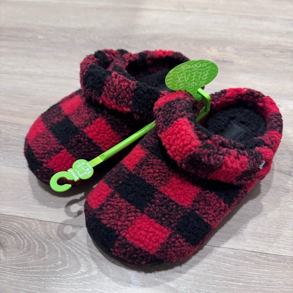 New Unisex Sandals Crocs Classic Cozzzy Slipper Buffalo Plaid Junior 5/W7-8 NWT